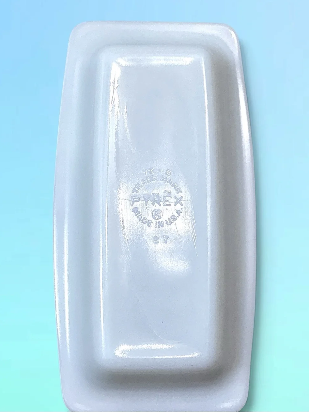 Pyrex vintage milk